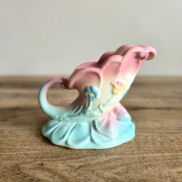 Vintage midcentury Hull pottery cornucopia candleholder. - Picture 3 of 8